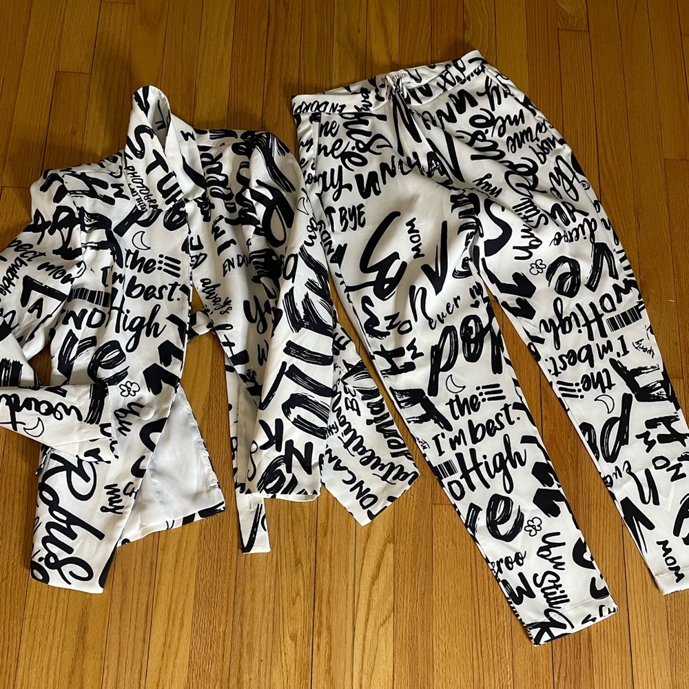 2piece white and black blazer and pants set.